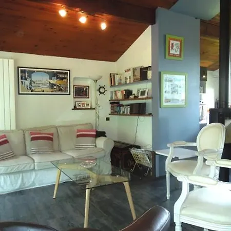 Hotel Francois Mauriac - Agreable Des Annees 80 Situee Dans Un Quartier Residentiel A 800m Du Port De Plaisance De Capbreton