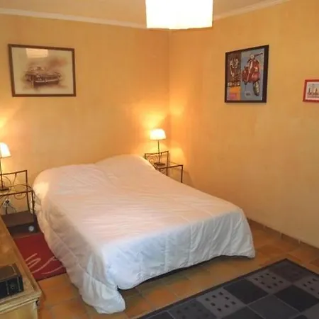 Hotel Francois Mauriac - Agreable Des Annees 80 Situee Dans Un Quartier Residentiel A 800m Du Port De Plaisance De 3*